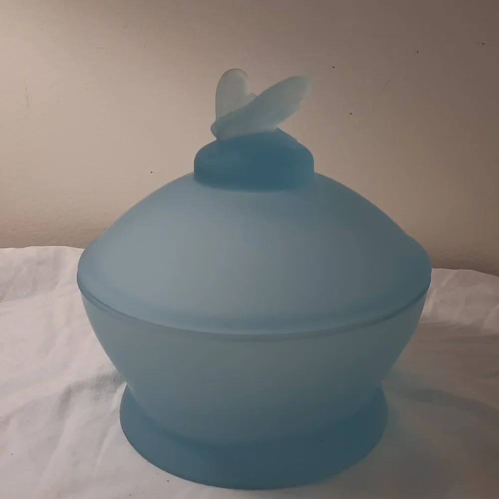 Vintage Blue Satin Imperial Glass Bee Box with original sticker - Picture 1 of 10
